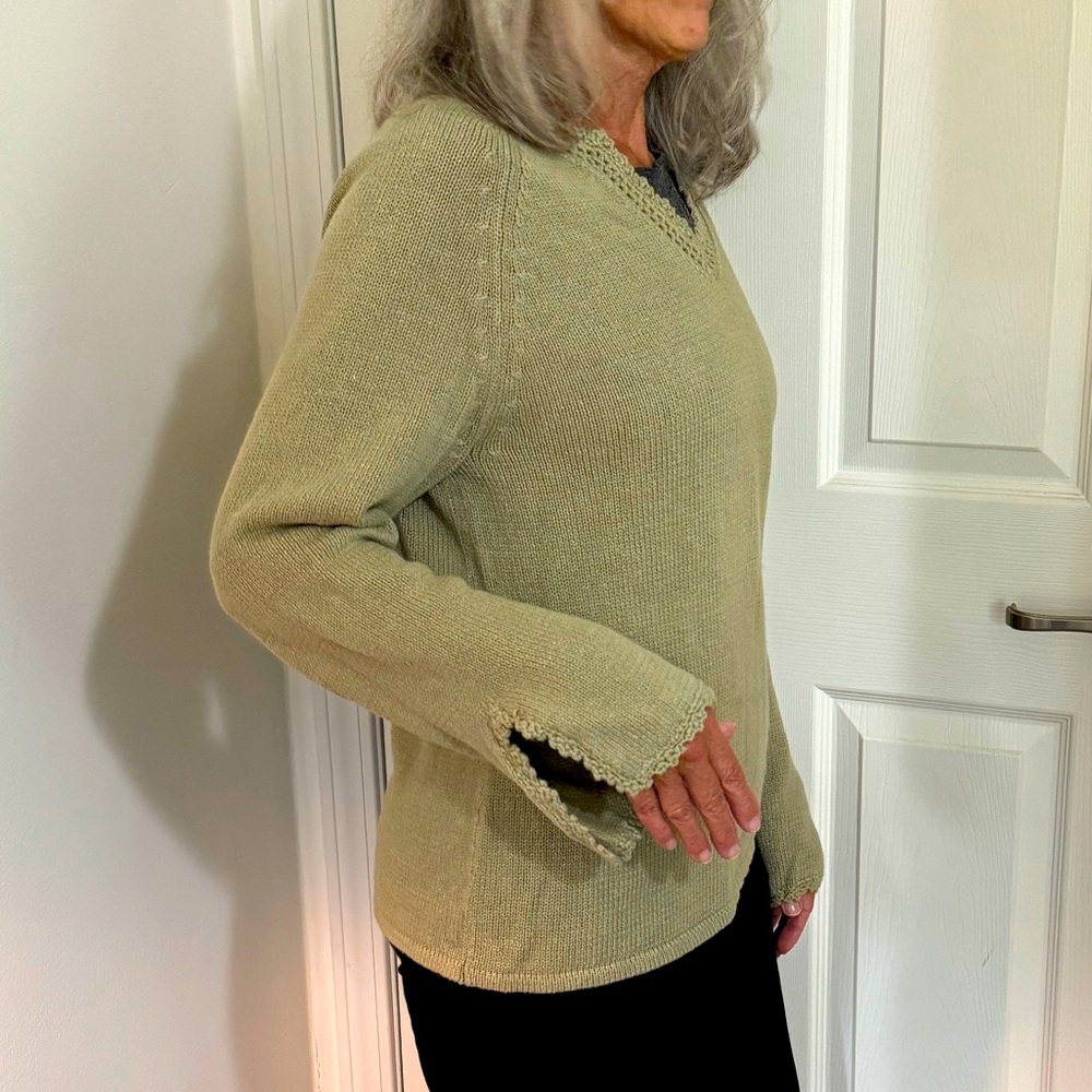 Fashion Bug Pale Sage sweater women’s Small